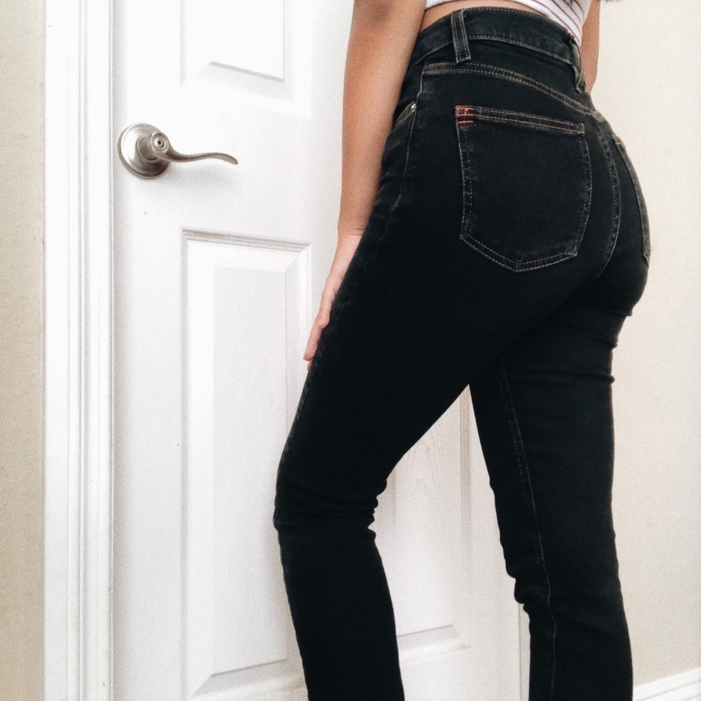 Girlfriend Jeans in Washed Black